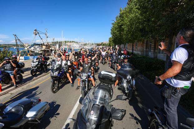 Defile motorista kroz PUlu