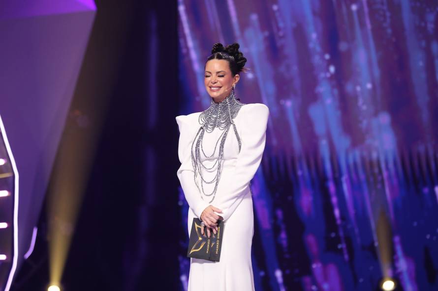 Glamurozno i otmjeno: Nikolina Pišek u bijeloj haljini do poda zablistala u polufinalnoj večeri