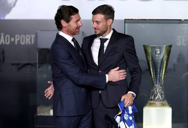 FC Porto unveils new coach Martin Anselmi