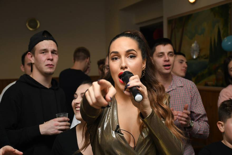 Lana Jurčević je prvi spot snimila u mamimom jacuzziju: 'Više me nije briga za moje kile'