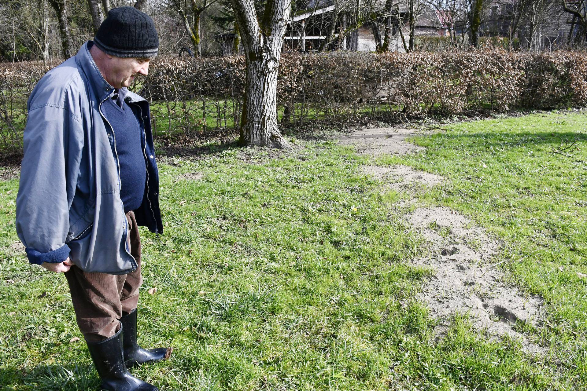 Mještani u strahu: Pojavio se veliki rasjed u selu kod Siska