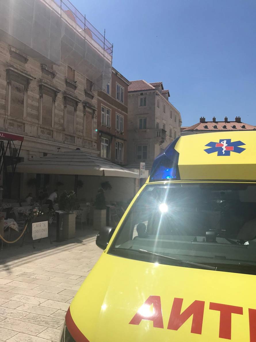 Pao sa sedam i pol metara: Ima teške ozljede glave, u bolnici je