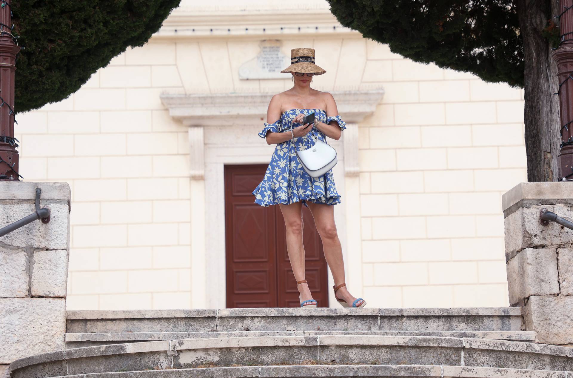 EKSKLUZIVNO Fani Stipković uživa na Korčuli, pokazala trudnički trbuščić u lepršavoj haljini