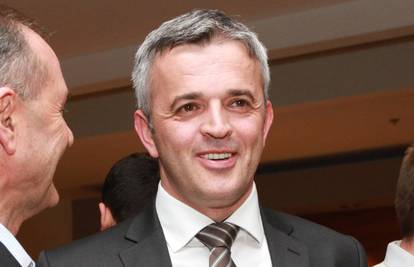 Mladen Pavić: U zadnja tri dana Petrinja dobila 80 kontejnera
