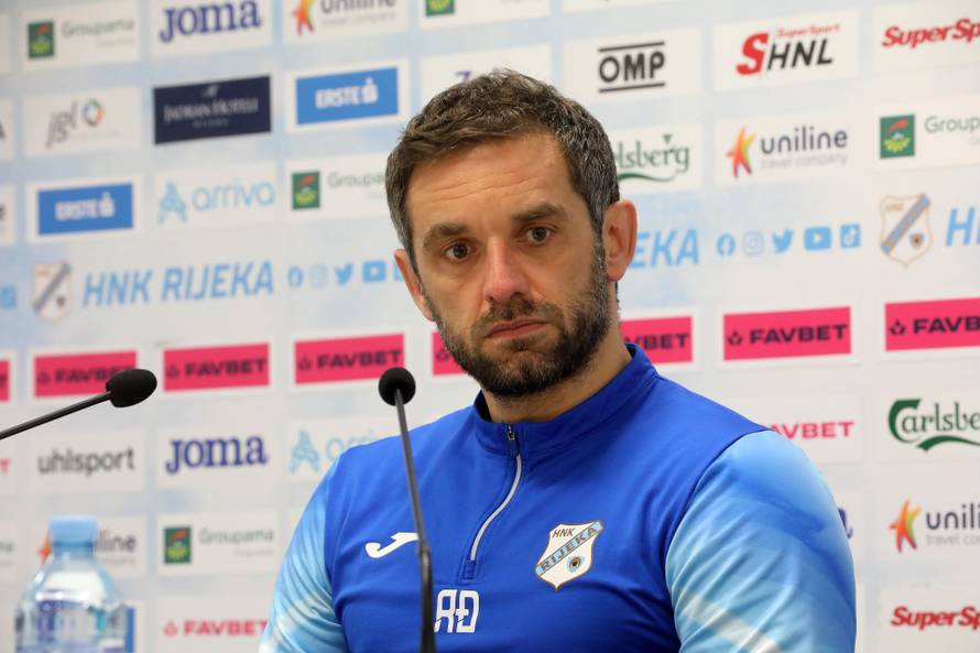 Rijeka: Trener ?alovi? i igra? Devetak na press konferenciji HNK Rijeke.