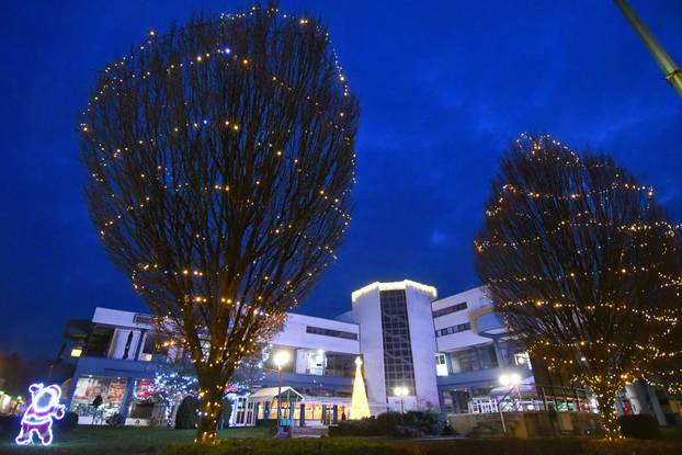 Božićni ugođaj na adventu u Slatini