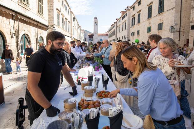 Dubrovnik: Tradicionalna Dubrovačka trpeza na Stradunu 