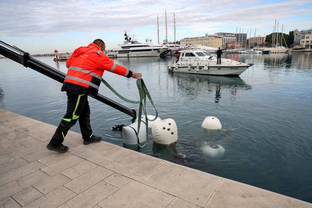 Zadar: Izvlačenje auta koji je 18 godina bio u moru