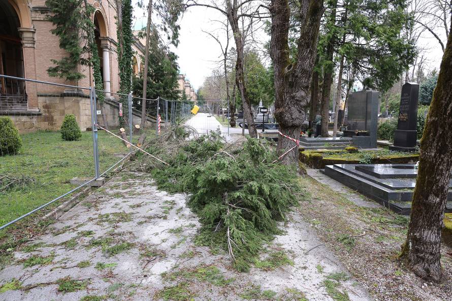 Zagreb: Posljedice velikog nevremena na Mirogoju