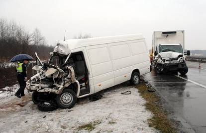 Na autocesti se sudarila 4 vozila, poginula žena (49)