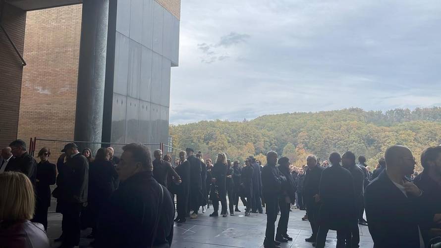 Posljednji ispraćaj Lukasa Nole, Vinko Brešan: 'Bio je genijalac. Barbara, ti si mu davala snagu'