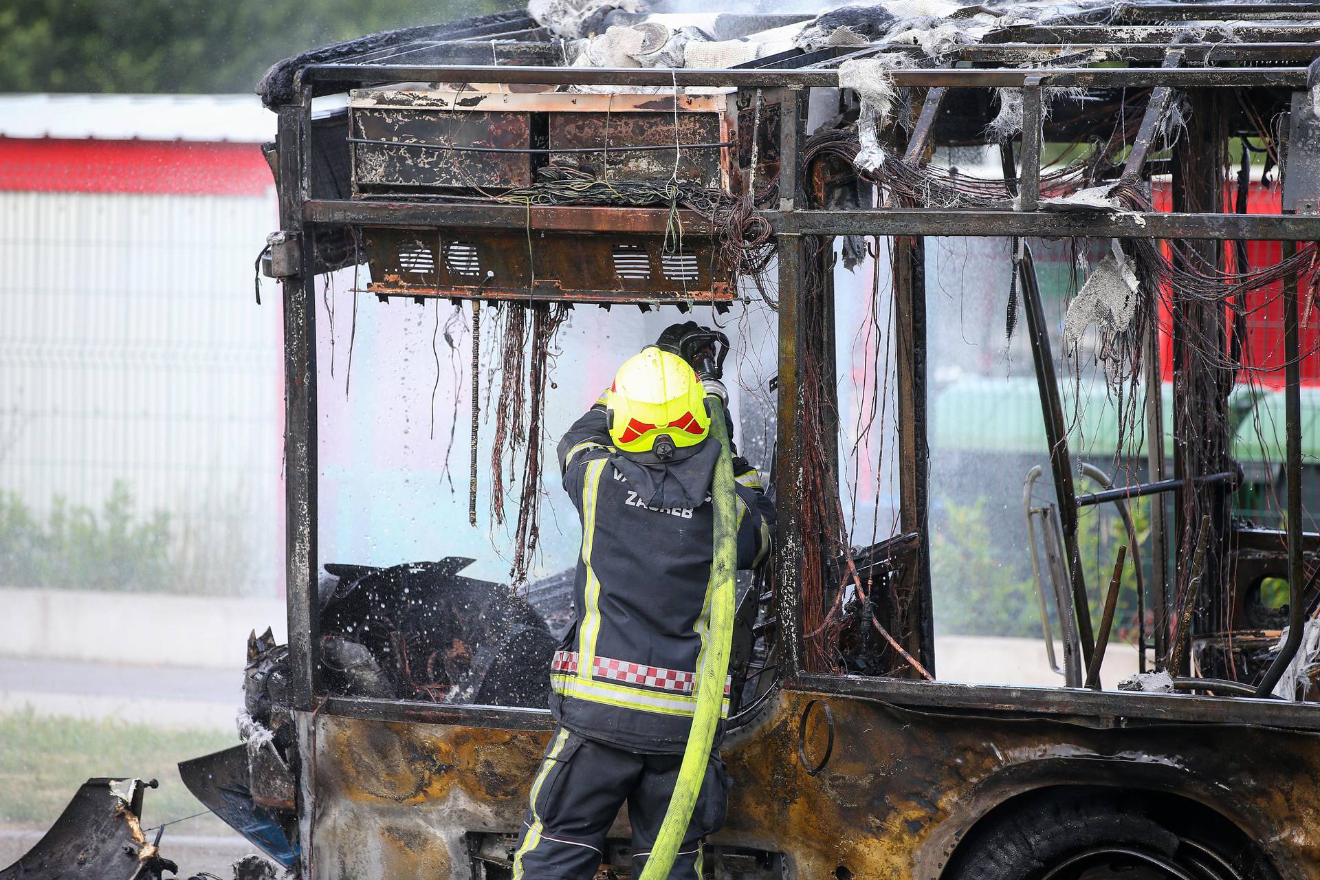 Zagreb: Zapalio se autobus na okretištu u Novom Jelkovcu