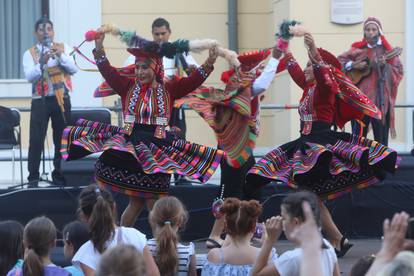 FOTO Folkloraši zauzeli Karlovac