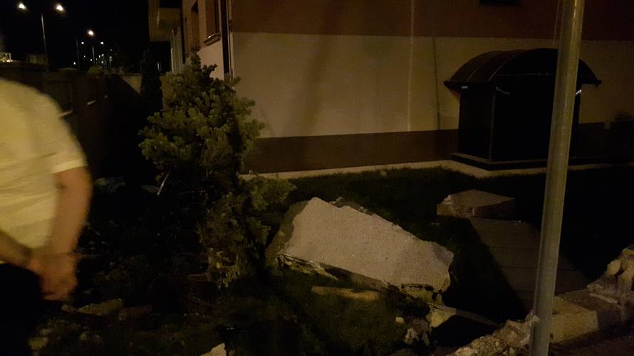 Demolirao Audi: Pijani vozač autom probio betonsku ogradu