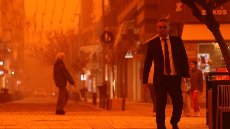 JEZIVI PRIZORI Kreta kao Mars: Saharski pijesak obojio je nebo u crveno i donio kaos na otoku