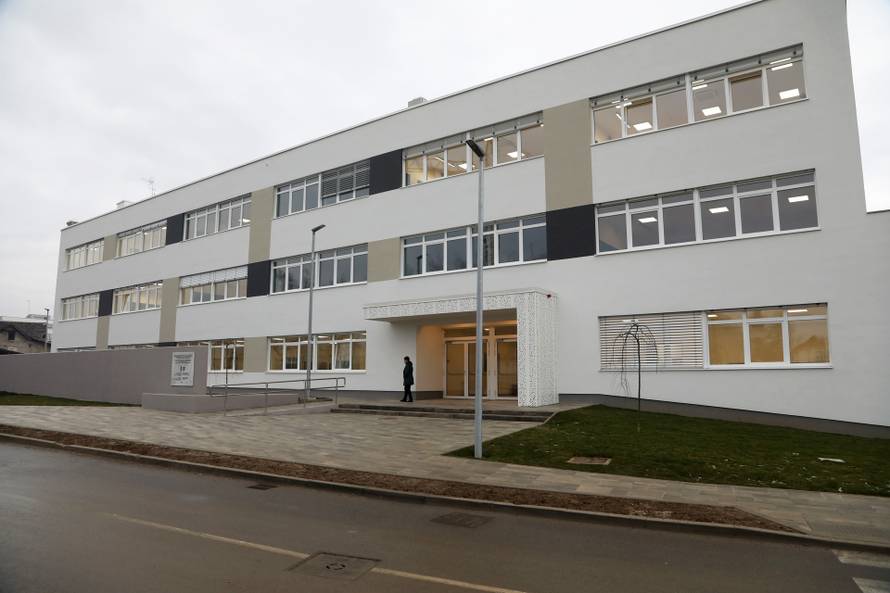 Učenici I. OŠ Petrinja drugo polugodište započeli su u novoizgrađenoj zgradi, tri godine nakon potresa