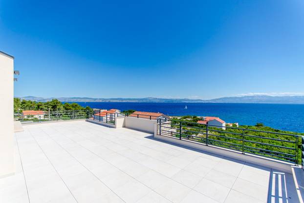 FOTO Kakva vila! Prodaju je na Šolti. Grijani bazen, a more na 150 metara. Saznali smo cijenu