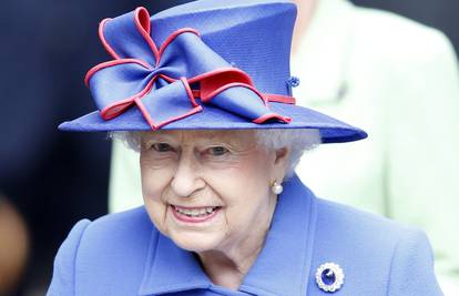 Elizabeta II. kršila je kraljevske protokole kad je bilo bitno: Za ljubav, podršku i poštovanje