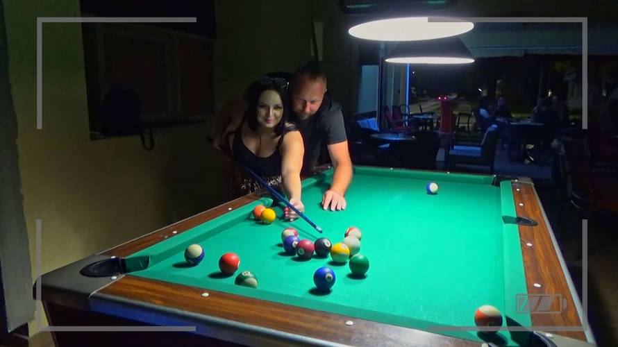 Siniša učio Martinu igrati biljar: Stara koka, dobra juha. Bolja je dvadeset mlađa nego starija...