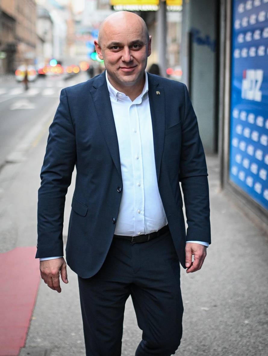 Zagreb: Dolazak članova HDZ-a na sjednicu šireg Predsjedništva i Nacionalnog odbora stranke