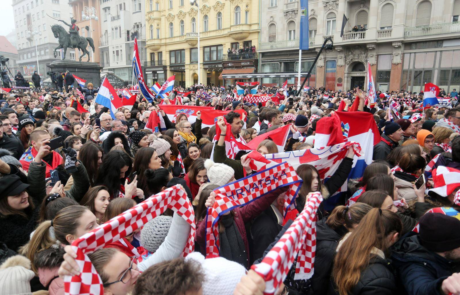 'Kauboji' proslavili srebro na Trgu: Predstavili 'novu himnu'