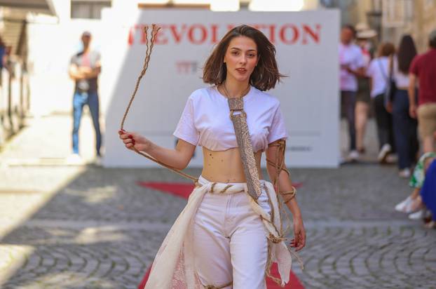 Zagreb: Modna revija povodom 400 godina nastanka kravate