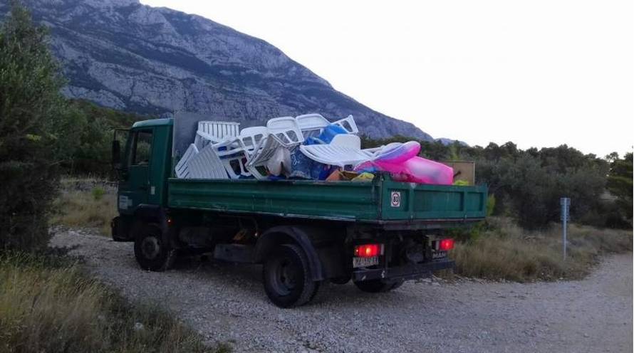 Rezervirate li ručnicima najbolja mjesta u hladu na plažama?
