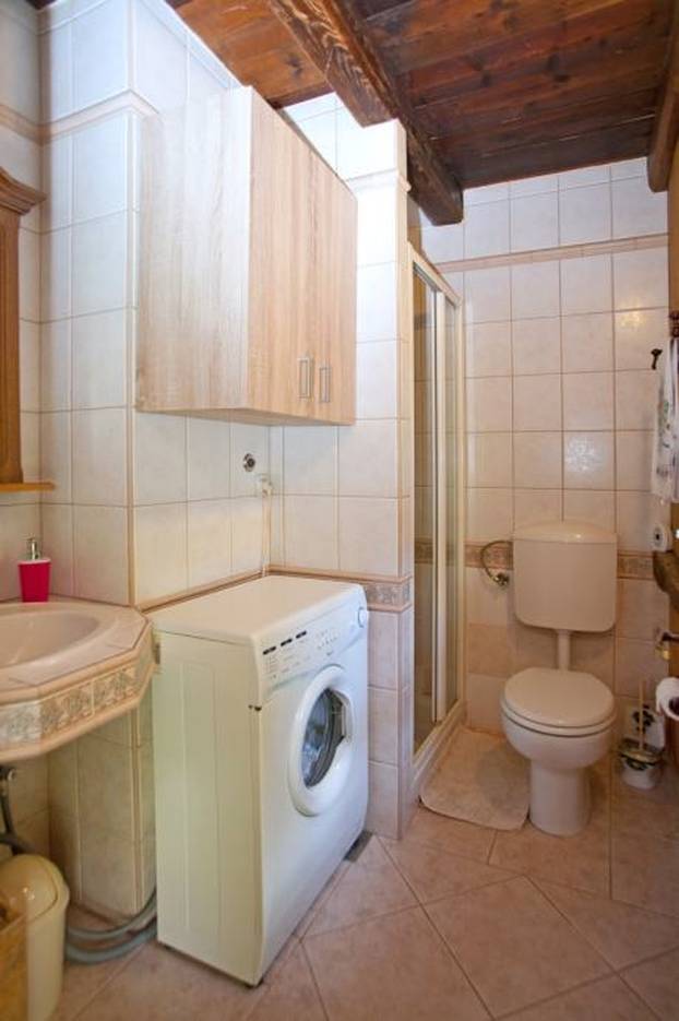 Drvena kuća u Gorskom kotaru izgleda kao iz bajke, ali vrijedi li više od pola milijuna eura?