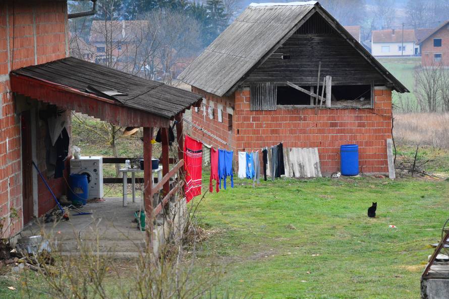 Još se ne zna uzrok smrti, ali suprug i sin su još u pritvoru