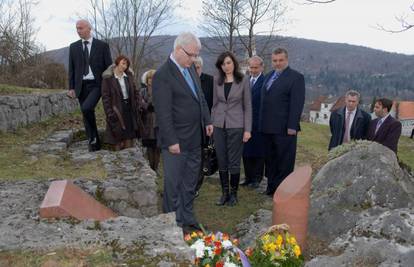 Ivo Josipović: Ne otvaram novu frontu s premijerkom