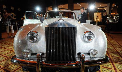 Rolls Royce iz 1962. ukrasili s čak milijun Swarovski kristala 