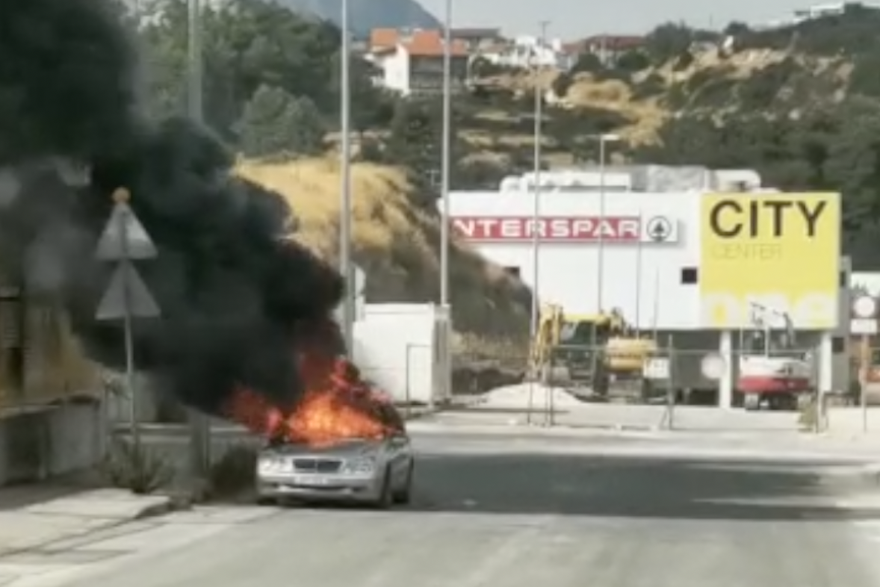Zapalio se auto kod Splita
