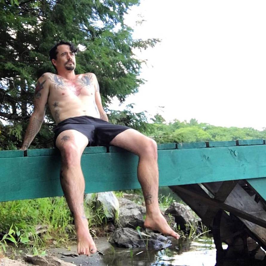 Poludi čim čuje da netko žvače, s obitelji nije pričao godinama