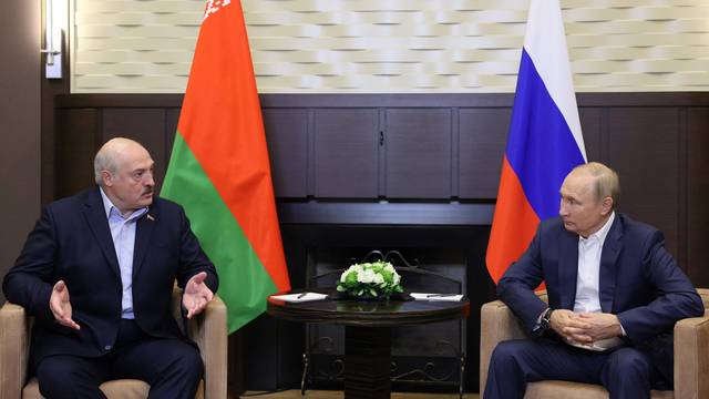 Russian President Putin and Belarusian President Lukashenko meet in Sochi