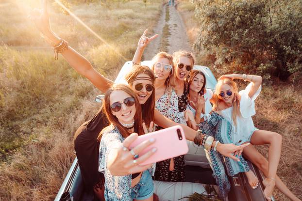 Six beautiful girls make selfie