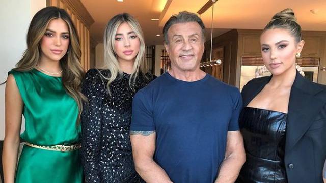 Stallone objavio fotografiju s kćerima: 'Zamisli da ti je otac Rambo i Rocky u isto vrijeme'