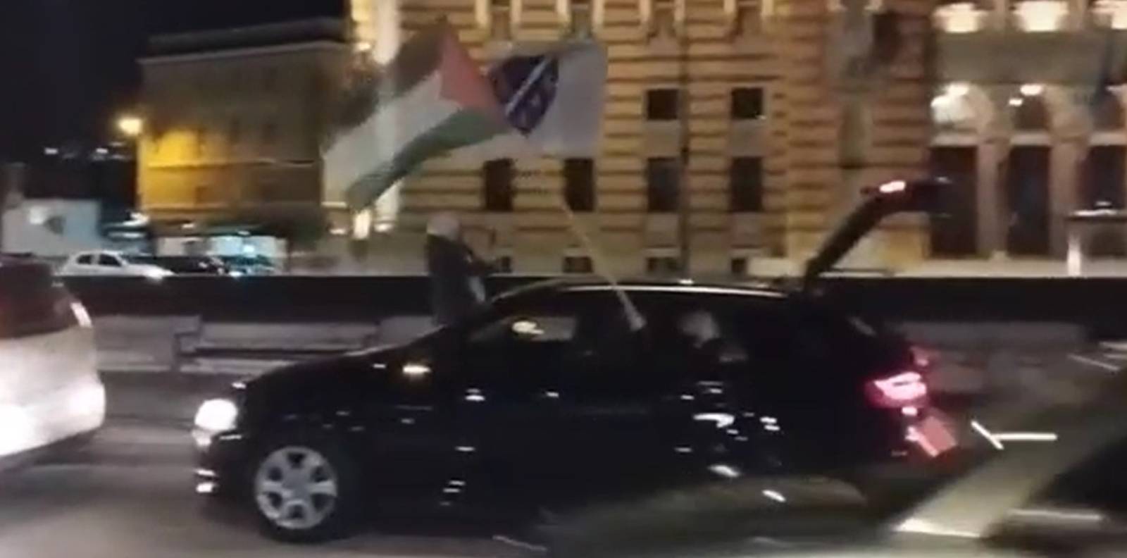 VIDEO U Sarajevu slavili napad Irana na Izrael. Neki vozili i sa zastavama Palestine i BiH...