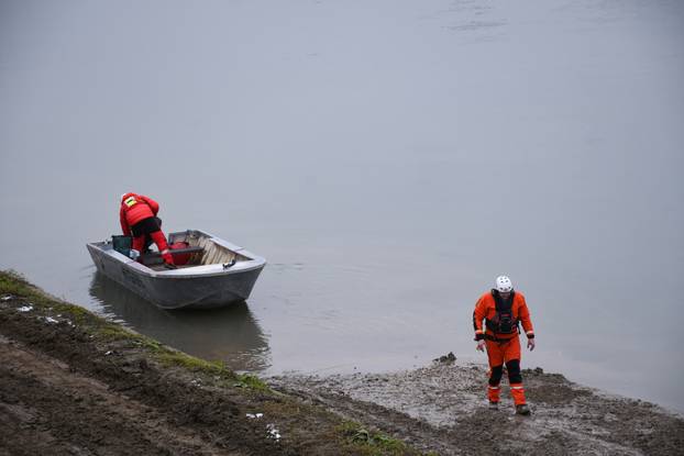 Potraga za nestalim djetetom u Savi na području Martinske Vesi