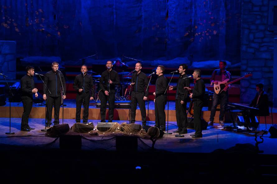 Publika nije prestajala pljeskati klapama Iskon, Šufit i Cambi