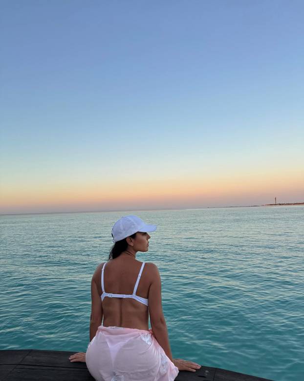 Georgina u tangicama na palači na vodi. Luksuz po mjeri CR7