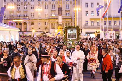 FOTO Slavlje u Zagrebu: Ovako je večeras izgledala procesija