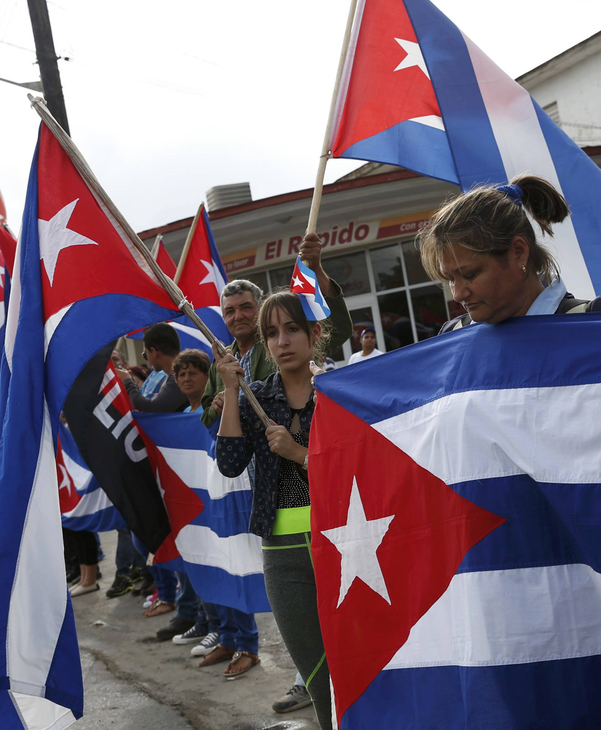 People line a road as they await the caravan carrying Fidel Castro's ashes in Majagua