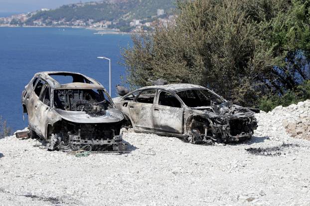 Omiš: Veliki broj izgorenih automobila u požaru