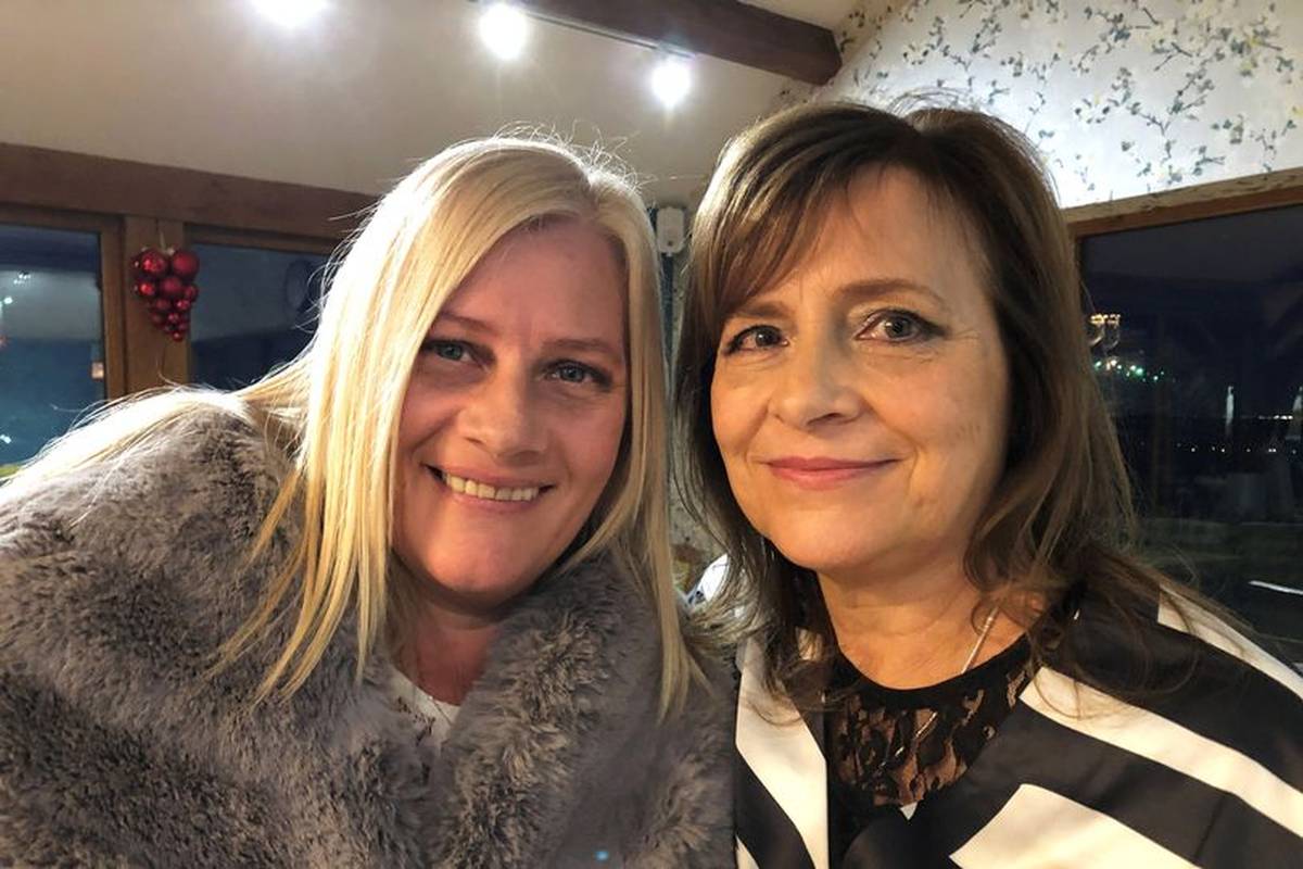 Kćer koju je dala na posvajanje pronašla ju je na Facebooku 50 godina kasnije