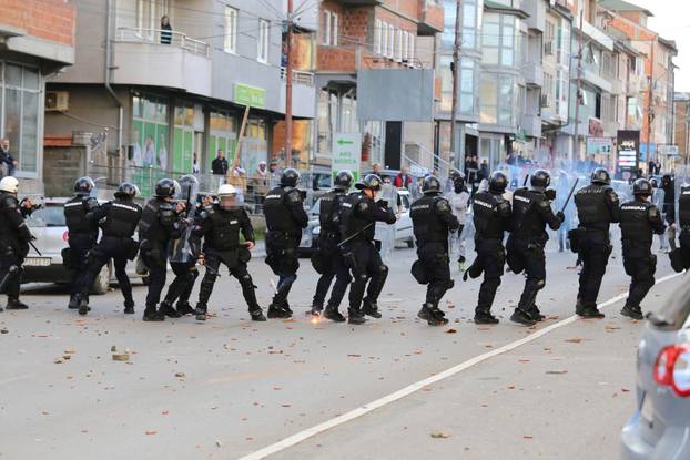 Novi Pazar: Navijači FK Novi Pazar sukobili su se s policijom u blizini Gradskog stadiona