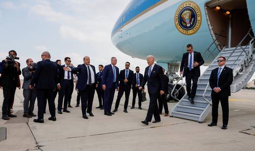 VIDEO Biden stigao u Tel Aviv, pogledajte naoružane agente koji ga neprestano prate