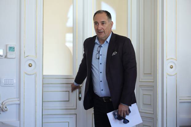 Osijek: Igor &Scaron;timac svjedo&ccaron;io na su&dstrok;enju bra&cacute;i Mami&cacute; i ostalima