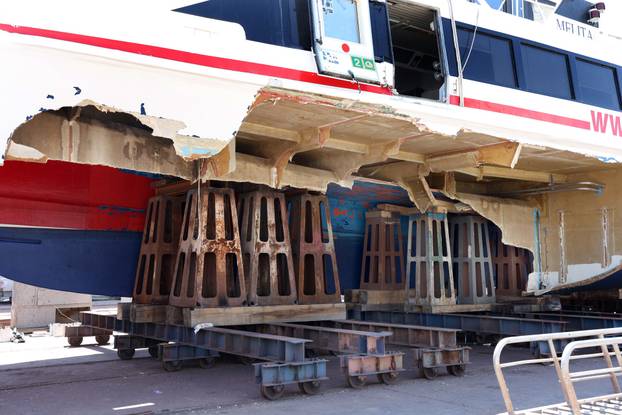 Ošte?eni katamaran Melita dotegljen u šibensko brodogradilište Iskra