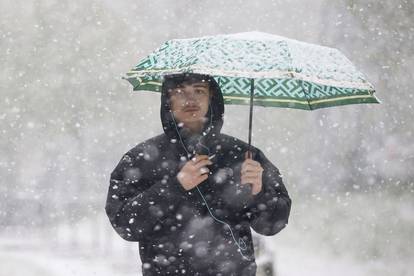Snijeg zabijelio Sarajevo nakon izrazito toplih dana