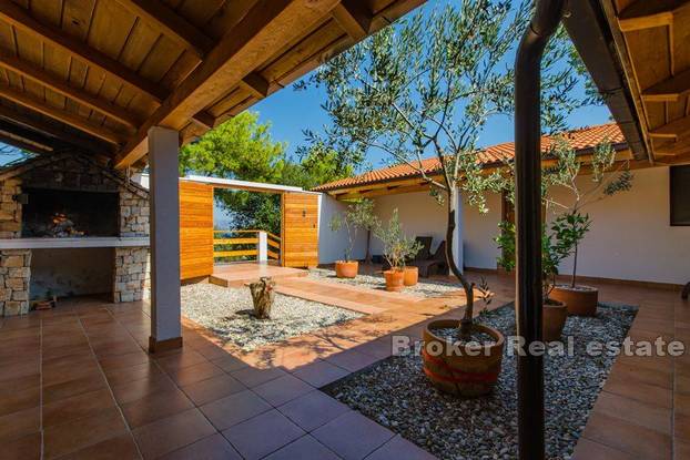 Sami na otoku blizu Kornata: Imanje s kamenom kućom se prodaje za 3,5 milijuna eura...